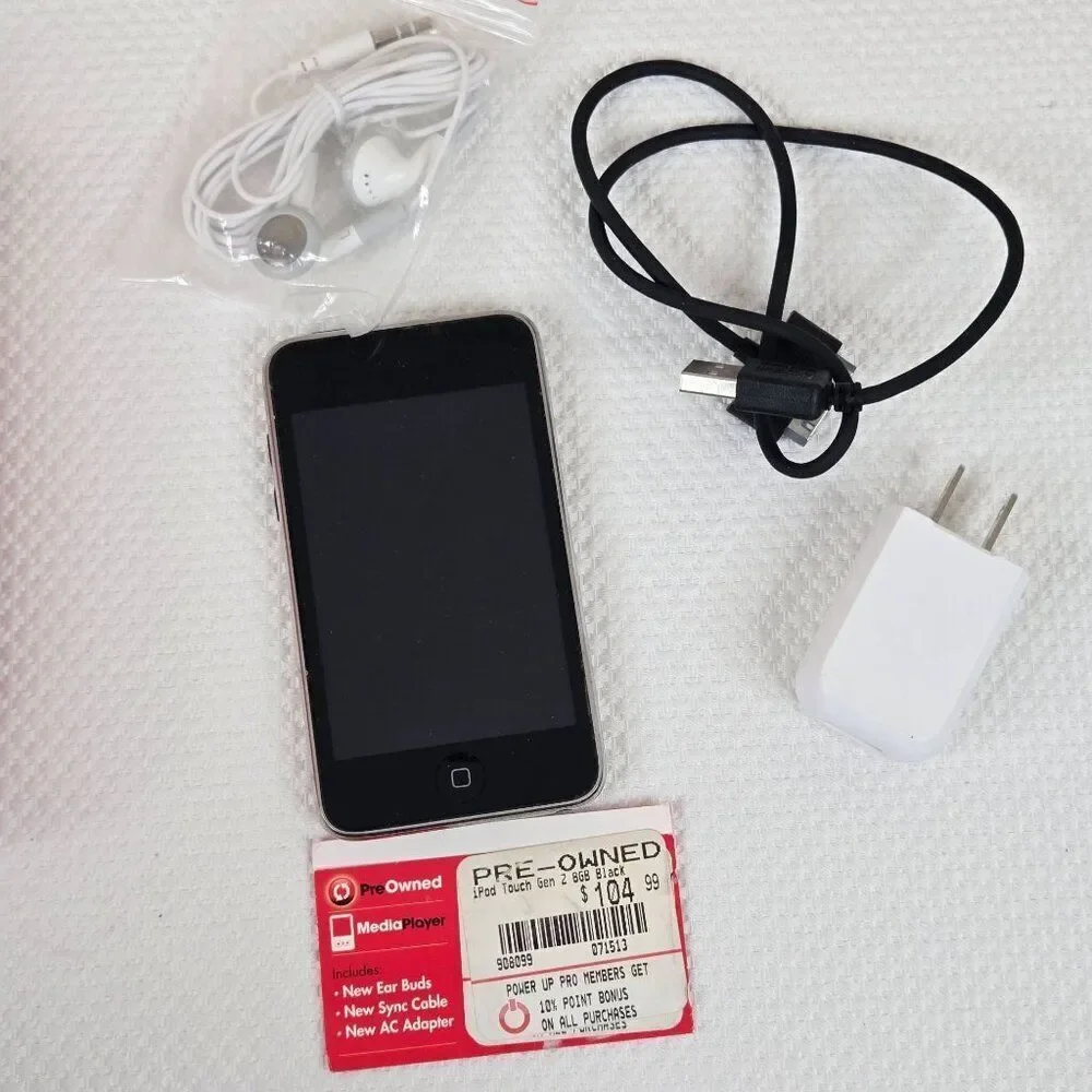 Apple iPod Touch 2nd Gen 8GB Media Player Earbuds Sync Cable Adapter Silver